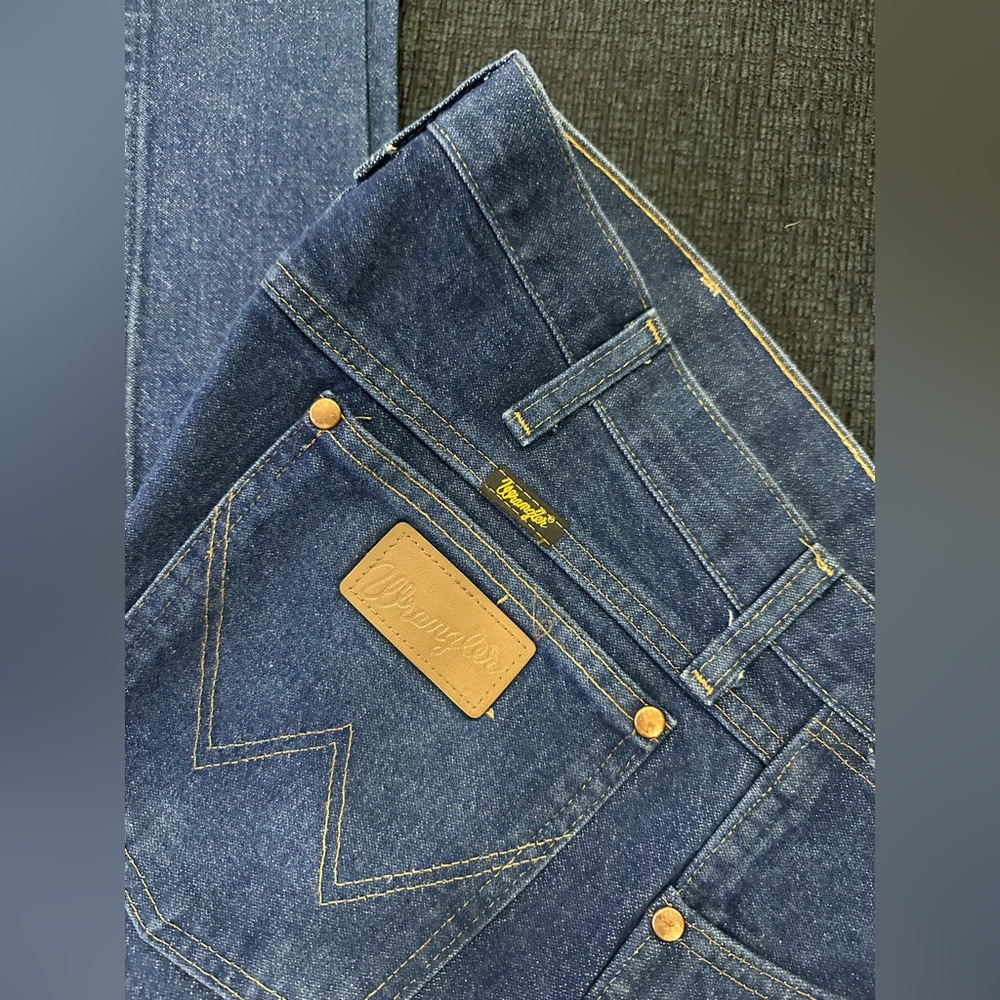 Wrangler Men's Dark Blue Relaxed Jeans